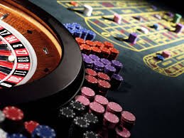 Live-dealer blackjack table on gbosky slot mobile app showing real dealer, bet controls, and settlement interface